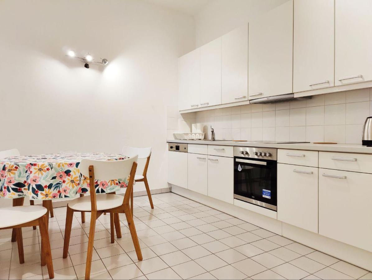 Central Mariahilfer Apartment 4 Min To The City Shopping Center And Schoenbrunn Palace Вена Экстерьер фото