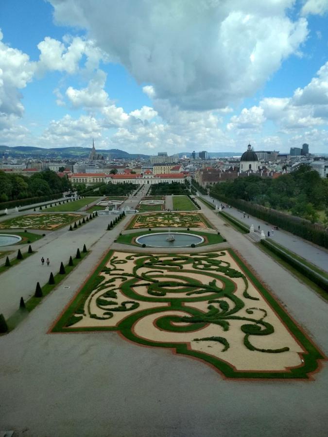 Central Mariahilfer Apartment 4 Min To The City Shopping Center And Schoenbrunn Palace Вена Экстерьер фото