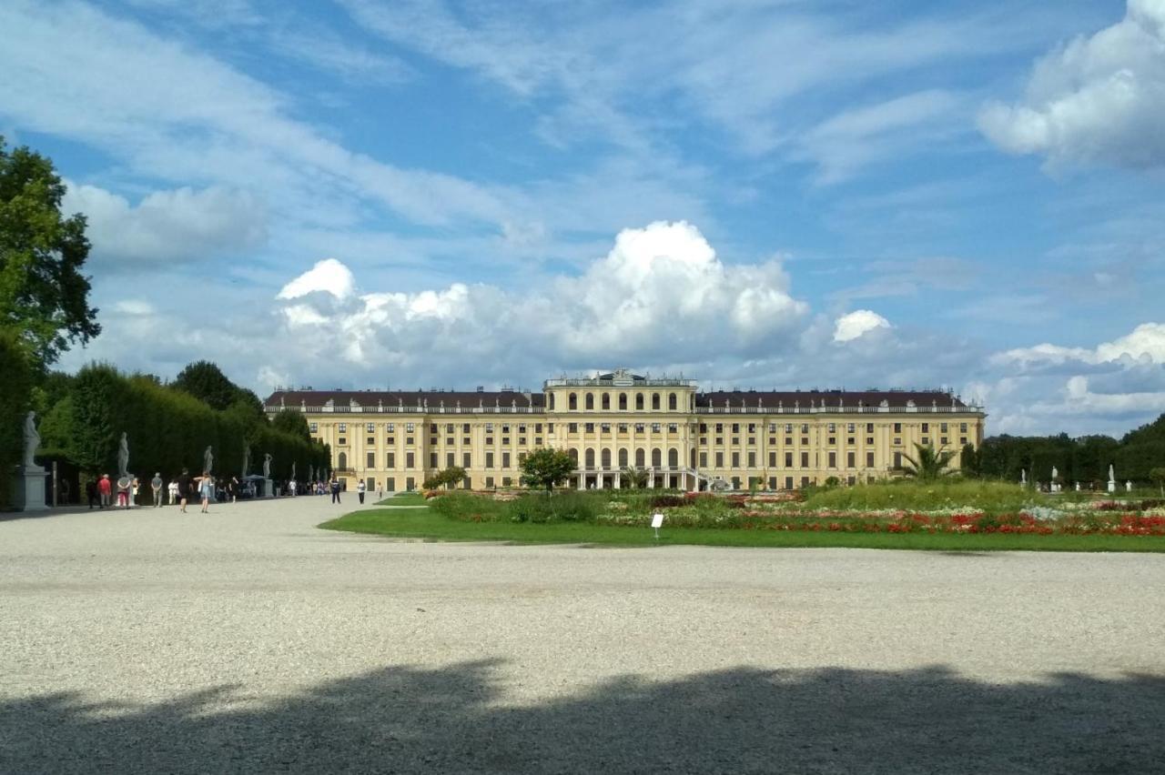 Central Mariahilfer Apartment 4 Min To The City Shopping Center And Schoenbrunn Palace Вена Экстерьер фото