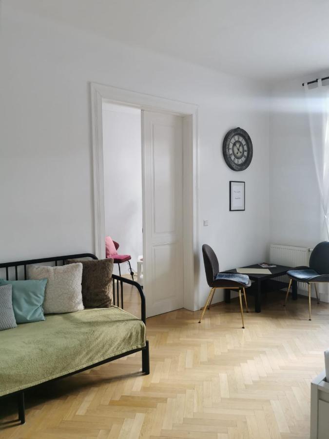 Central Mariahilfer Apartment 4 Min To The City Shopping Center And Schoenbrunn Palace Вена Экстерьер фото