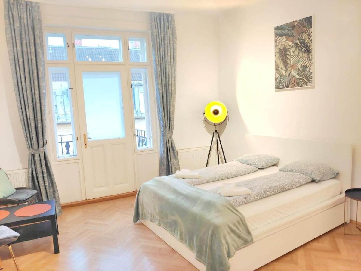 Central Mariahilfer Apartment 4 Min To The City Shopping Center And Schoenbrunn Palace Вена Экстерьер фото
