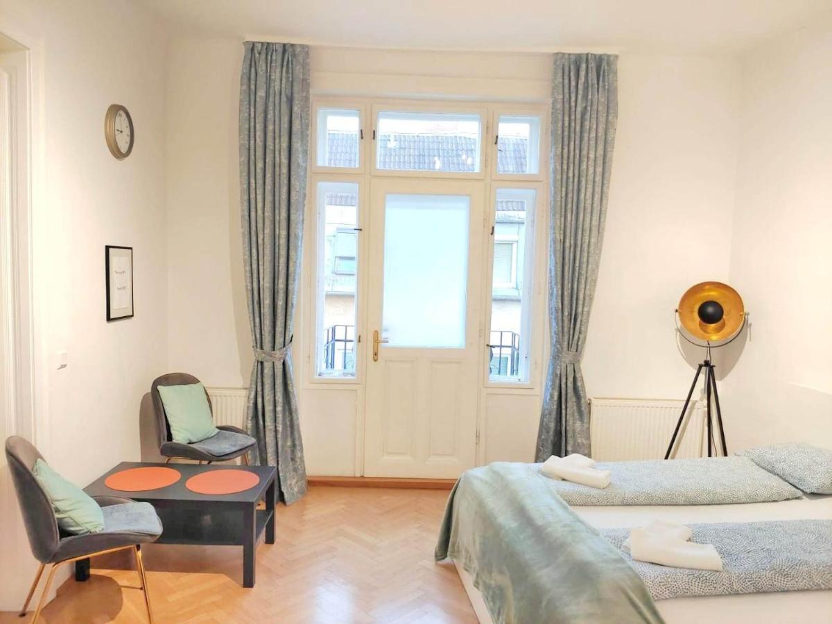 Central Mariahilfer Apartment 4 Min To The City Shopping Center And Schoenbrunn Palace Вена Экстерьер фото